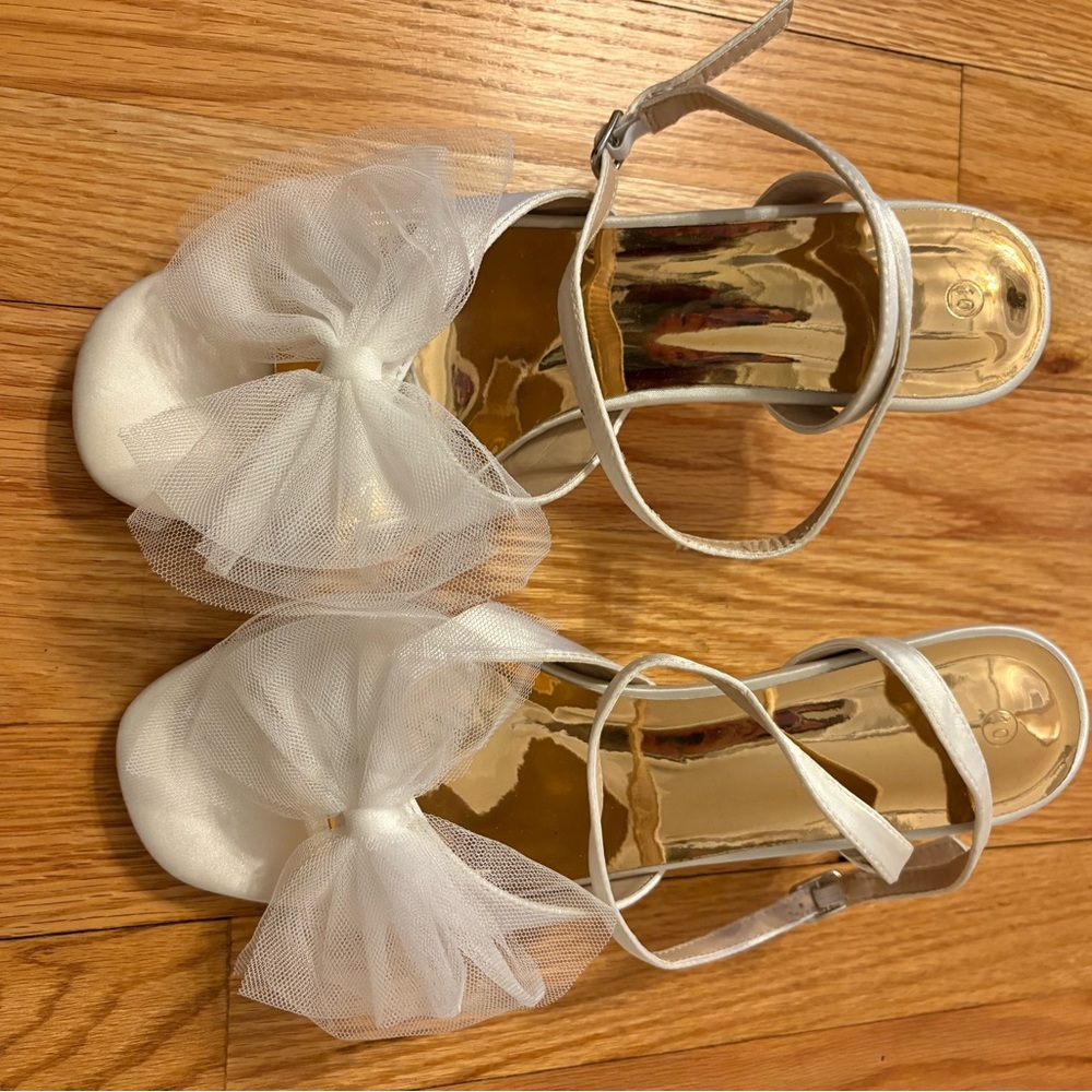Elegant White Heels with Tulle Bow
